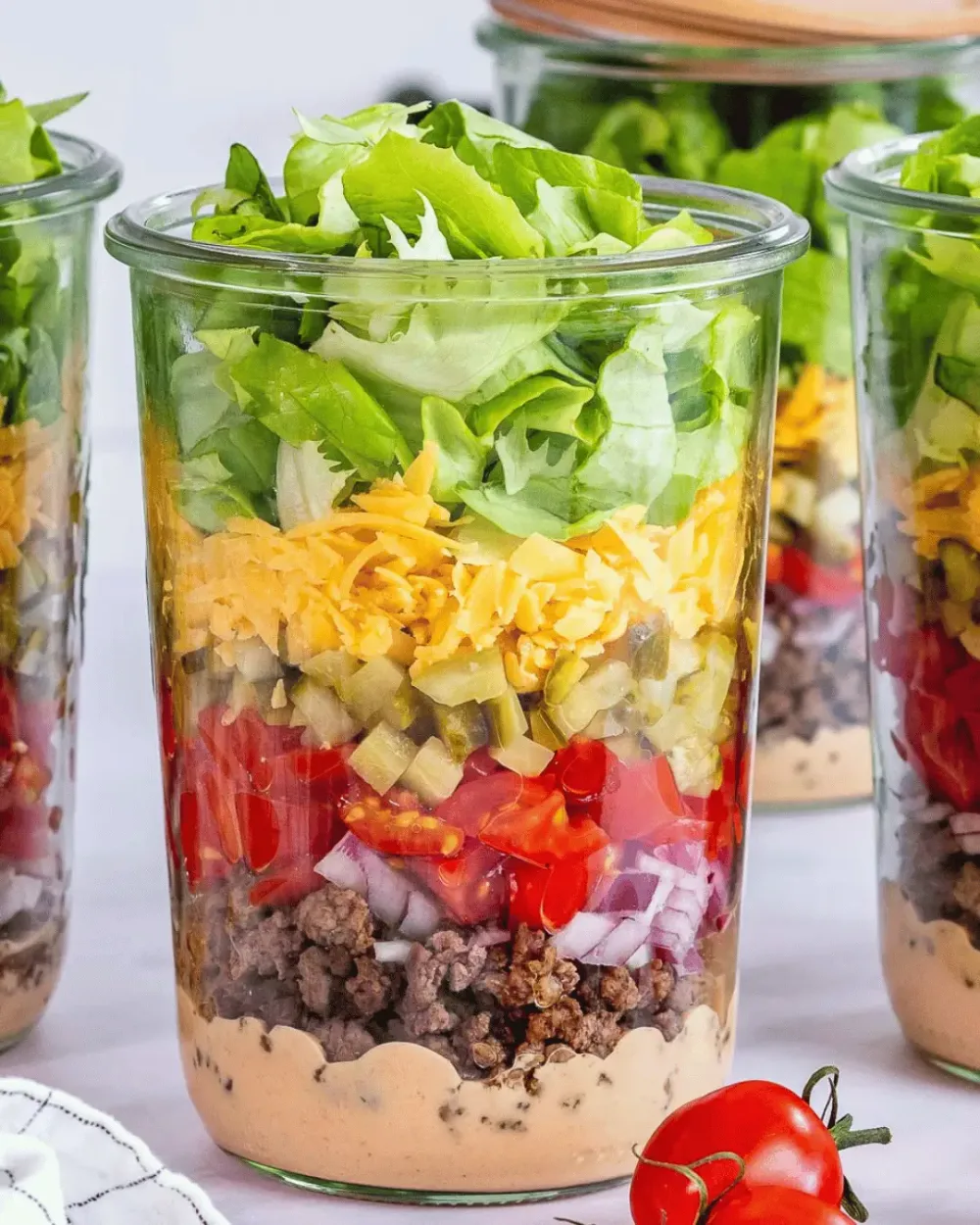 Ensalada estilo hamburguesa en frasco